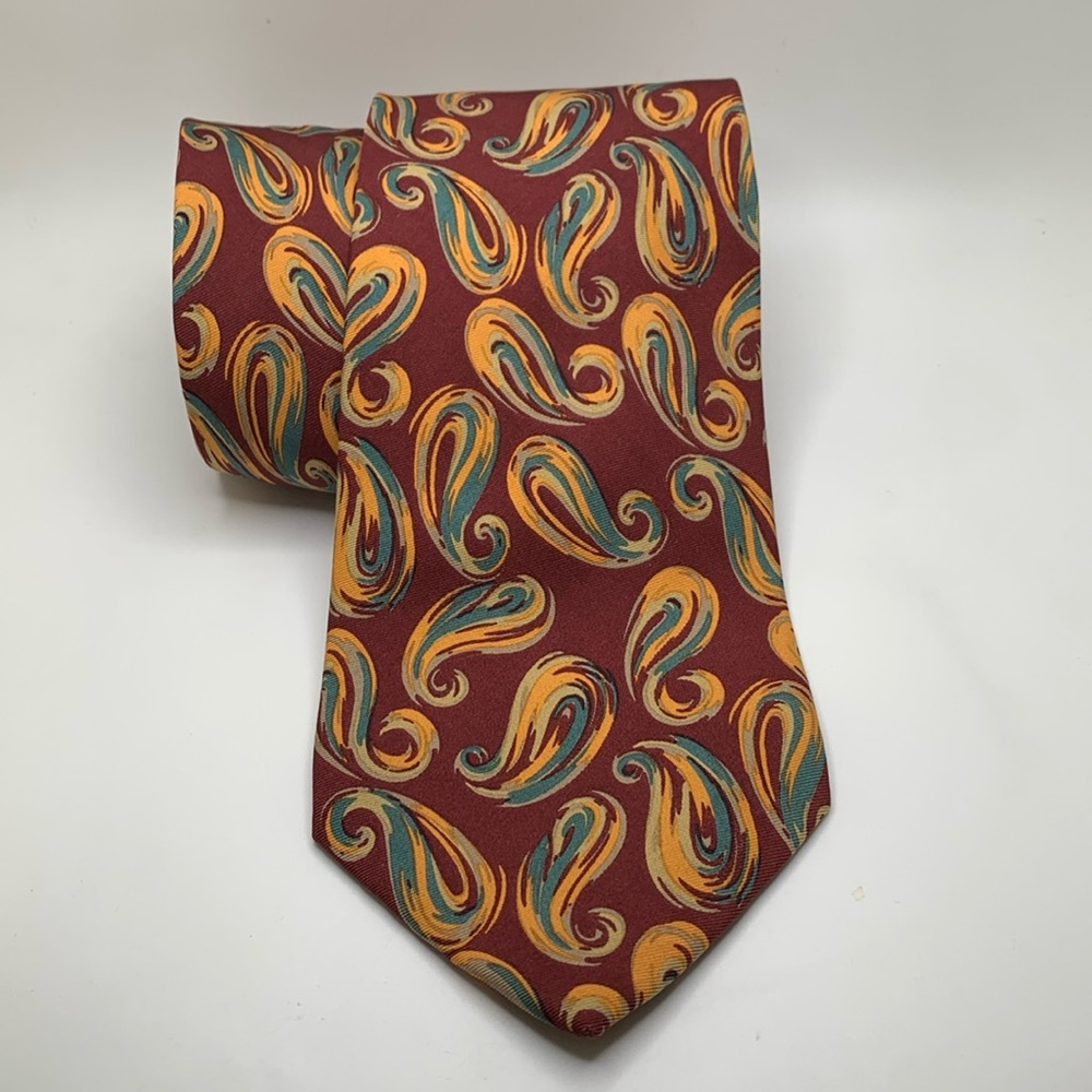 Paul Stuart
Silk Paisley Print Caramel Color Tie Eye-catching. VTG